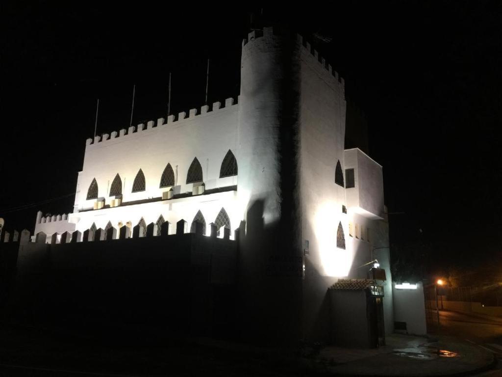 Castillo Deluxe Alcalá de Guadaira Exterior foto